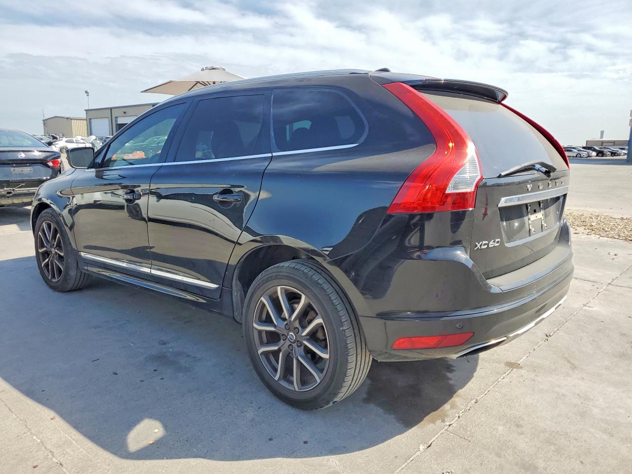 2016 VOLVO XC60 T6 PLATINUM — снимка 2
