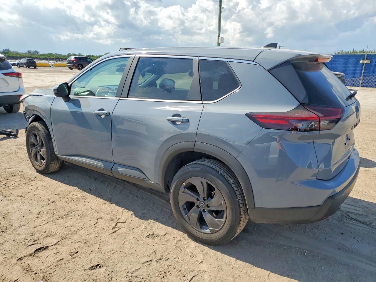 2026 NISSAN ROGUE SV — снимка 2