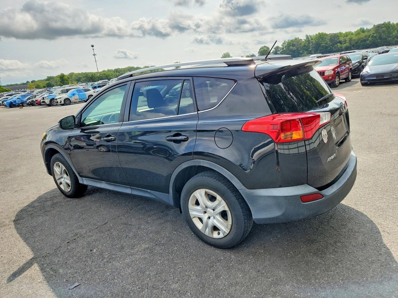 2015 TOYOTA RAV4 LE — снимка 2