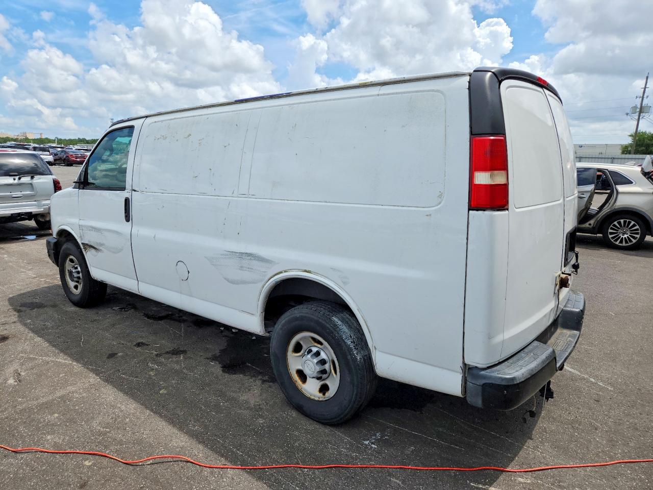 2016 CHEVROLET EXPRESS G2500 — снимка 2
