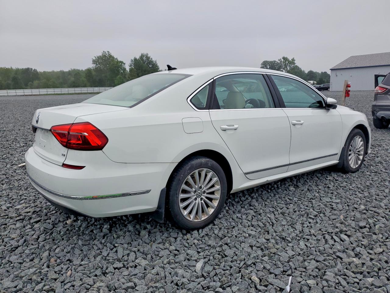 2016 VOLKSWAGEN PASSAT SE — снимка 3