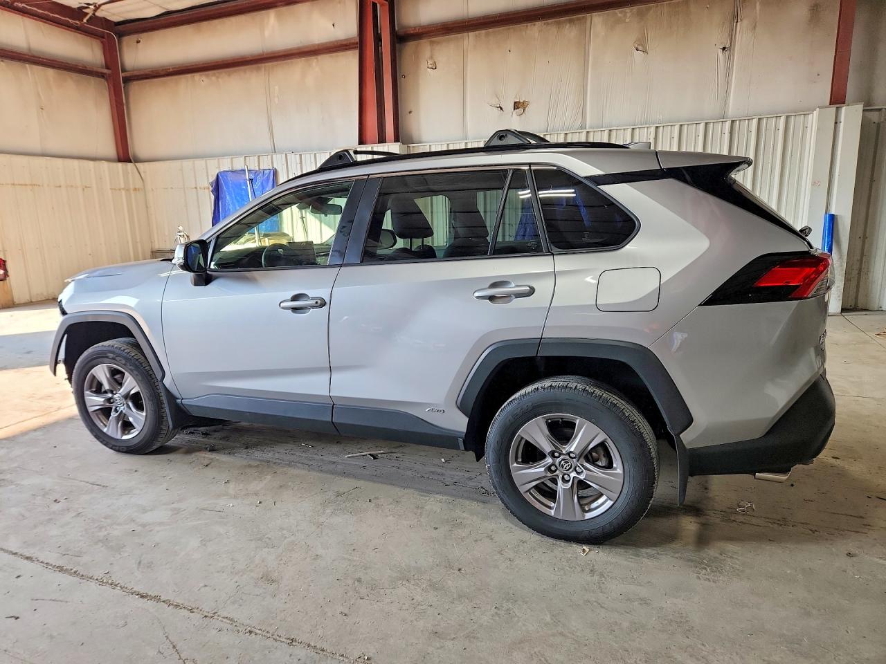 2025 TOYOTA RAV4 HYBRID XLE — снимка 2