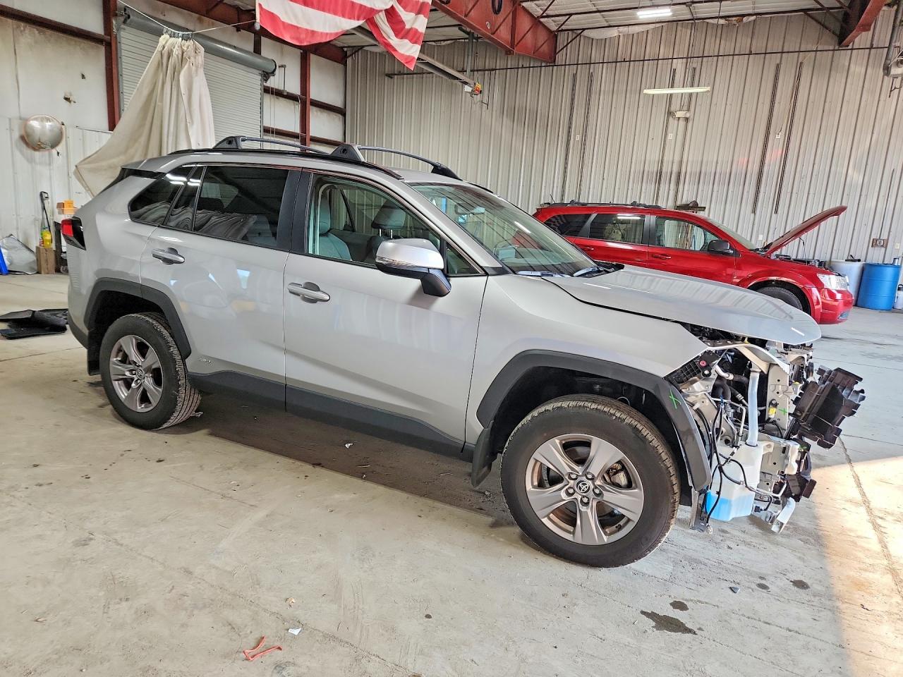 2025 TOYOTA RAV4 HYBRID XLE — снимка 4
