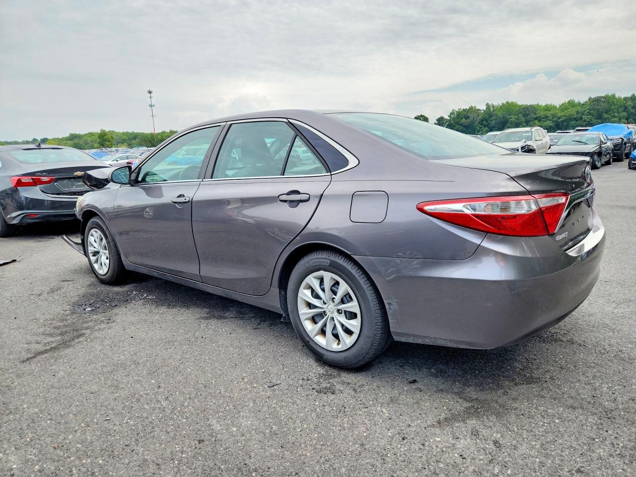 2015 TOYOTA CAMRY LE — снимка 2