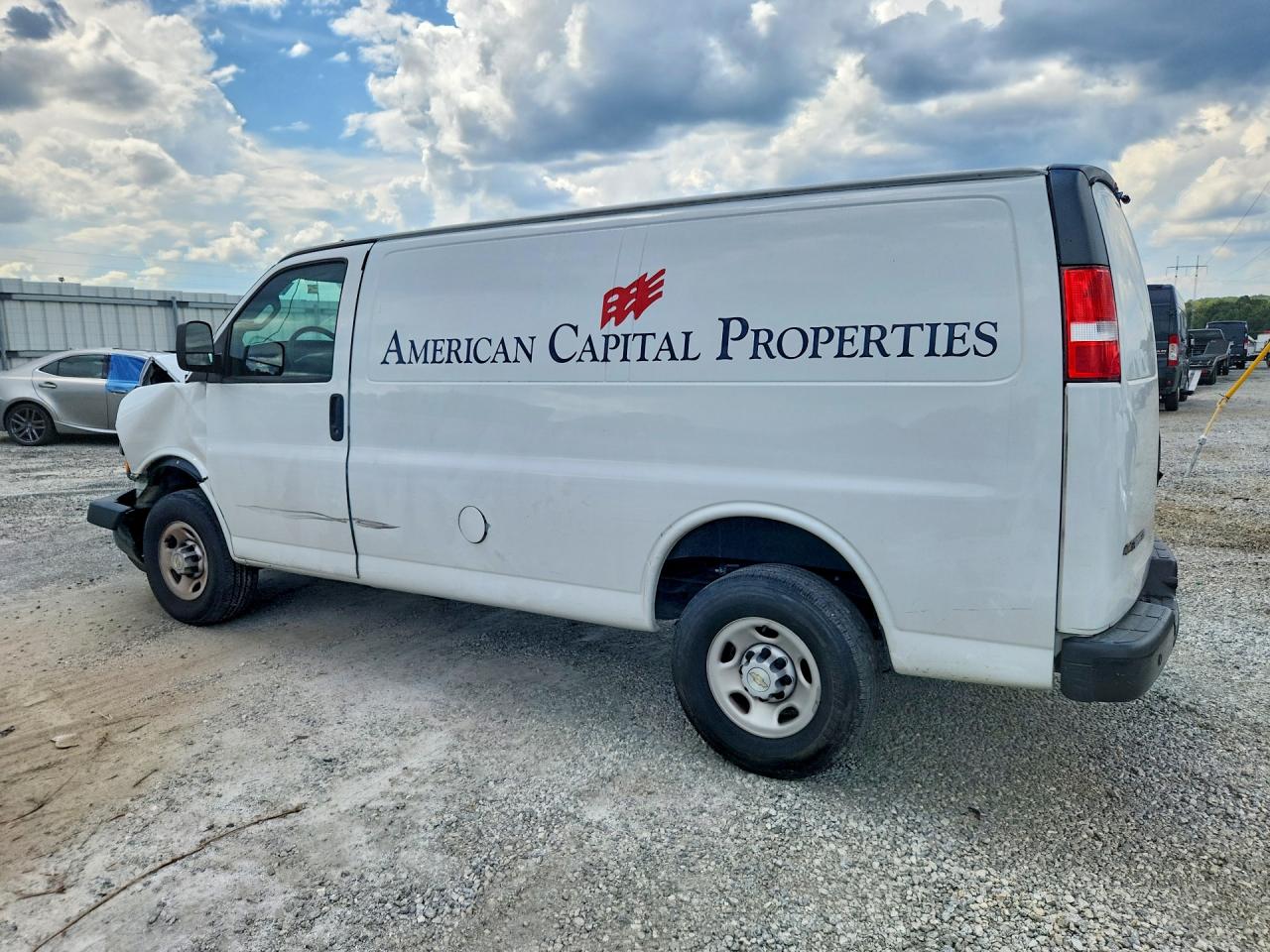 2024 CHEVROLET EXPRESS G3500 — снимка 2