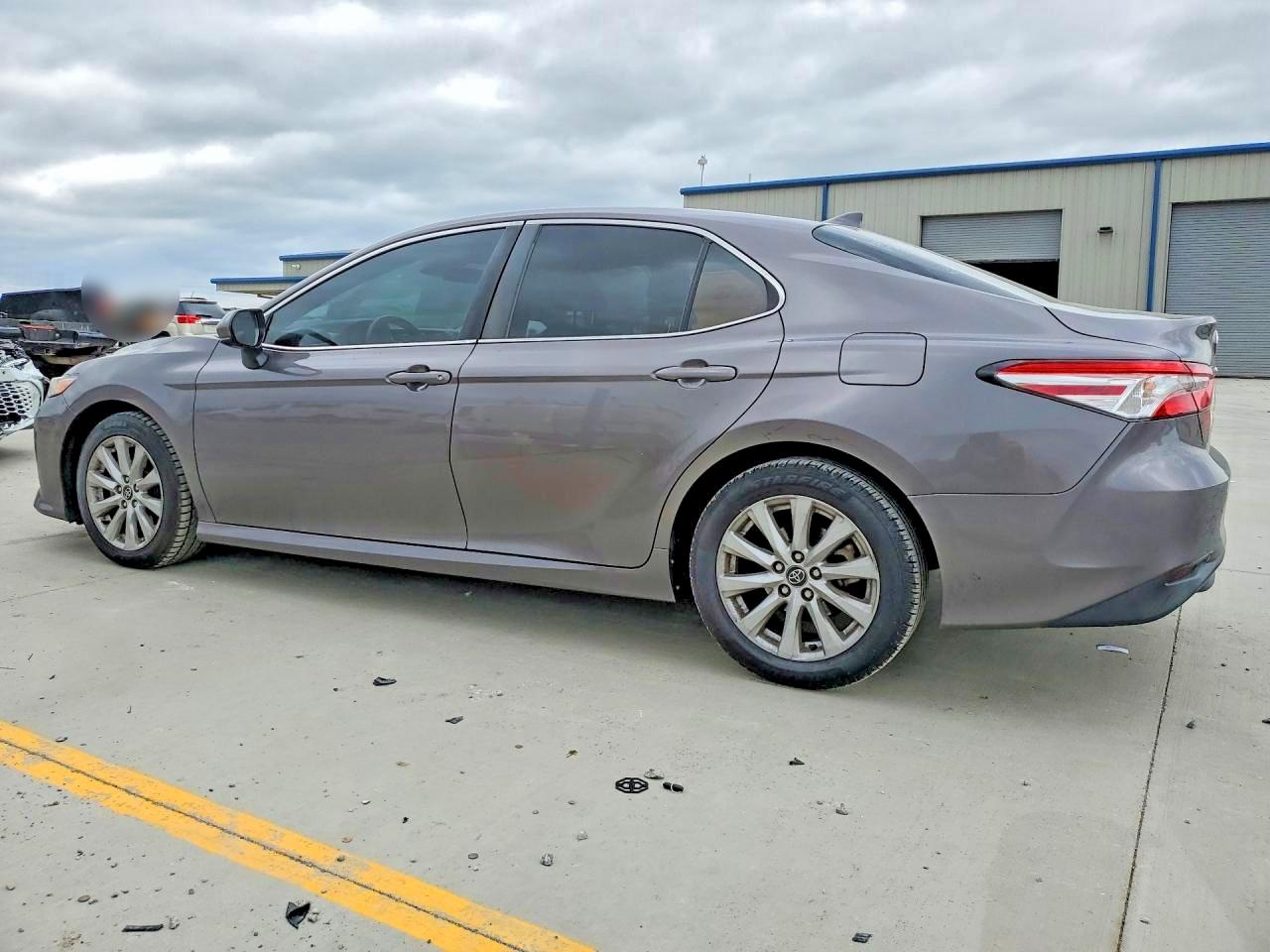 2020 TOYOTA CAMRY LE — снимка 2