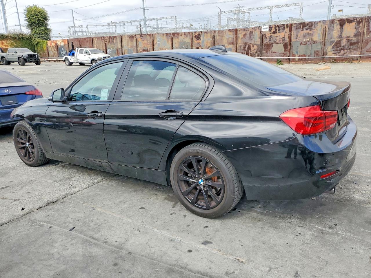 2017 BMW 320 I — снимка 2