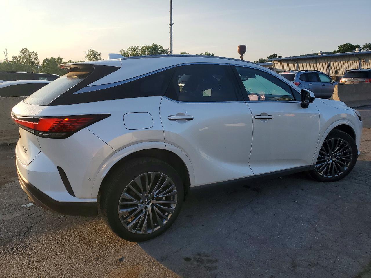 2025 LEXUS RX 450H+ LUXURY — снимка 3
