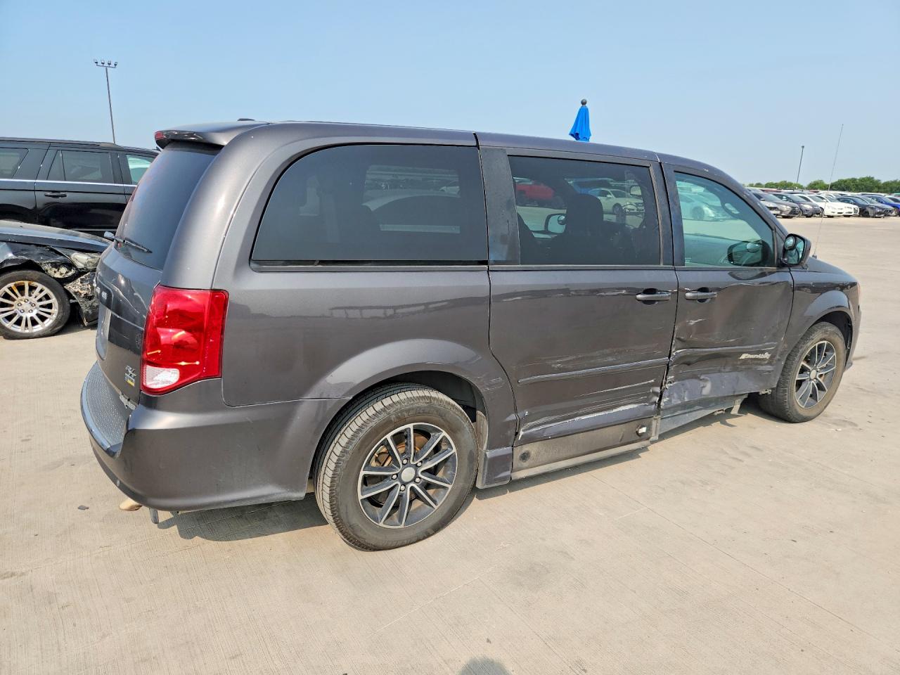 2015 DODGE GRAND CARAVAN R/T — снимка 3