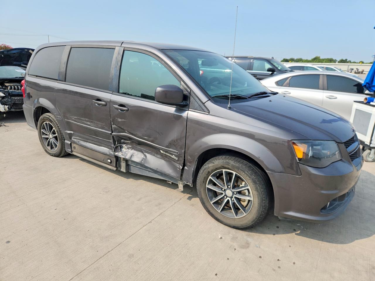 2015 DODGE GRAND CARAVAN R/T — снимка 4