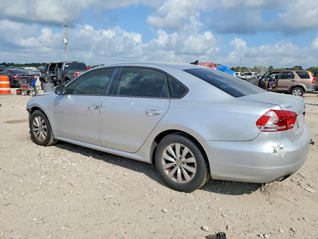 2015 VOLKSWAGEN PASSAT S — снимка 2