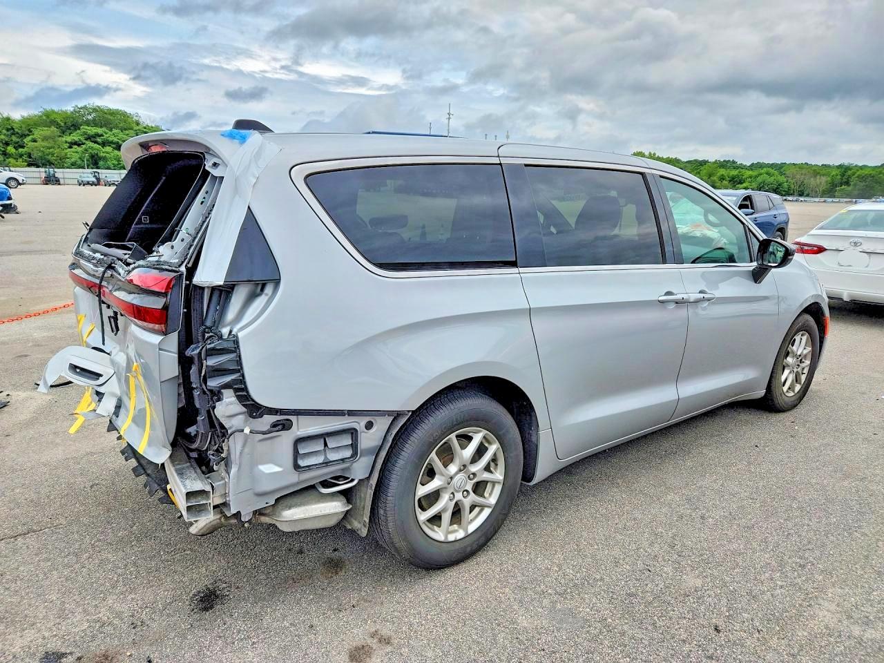 2026 CHRYSLER PACIFICA SELECT — снимка 3