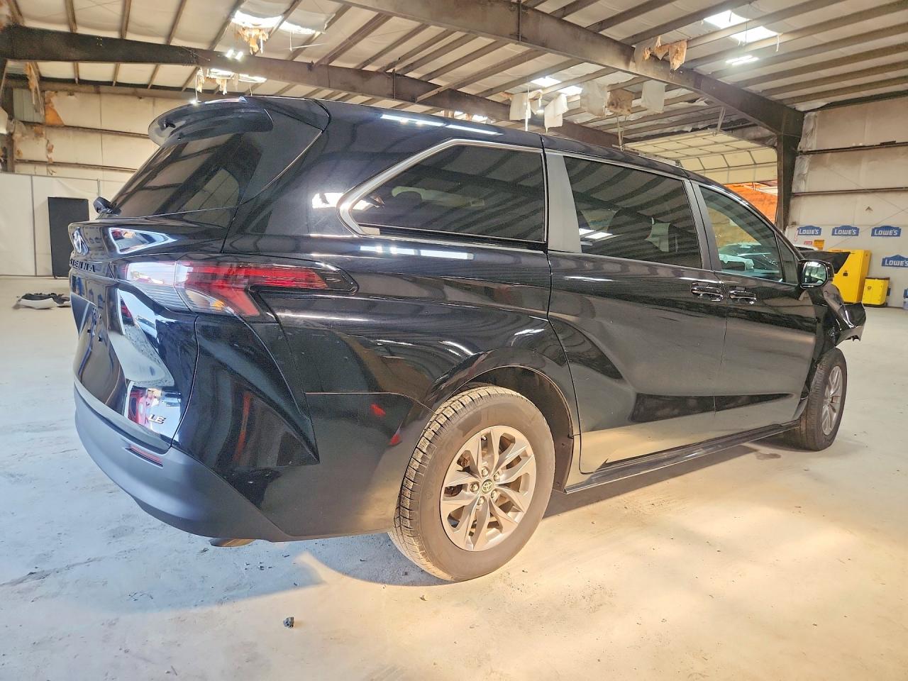 2025 TOYOTA SIENNA LE — снимка 3