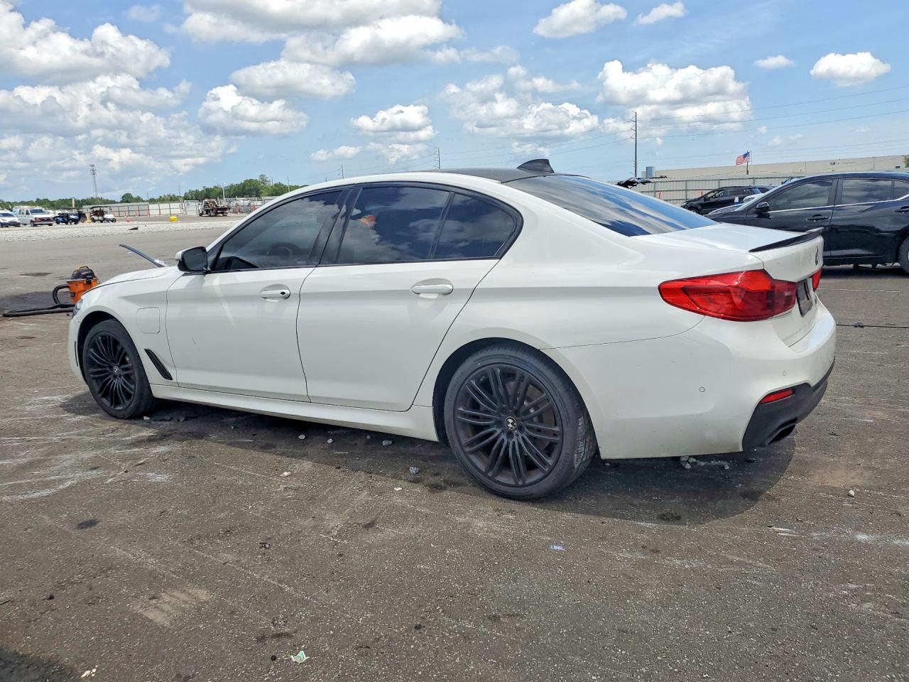 2019 BMW 530E — снимка 2