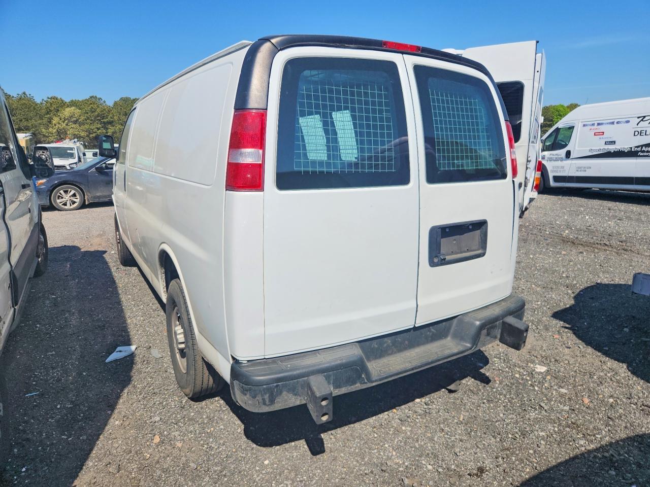 2021 GMC SAVANA G2500 — снимка 2