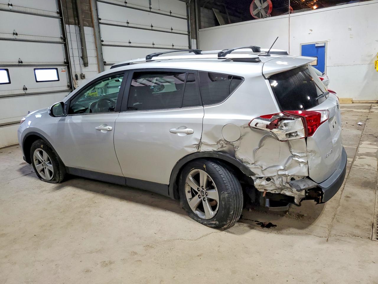 2015 TOYOTA RAV4 XLE — снимка 2