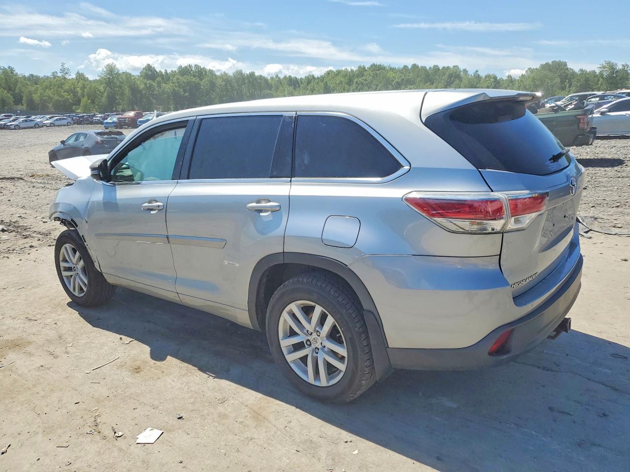 2015 TOYOTA HIGHLANDER LE — снимка 2
