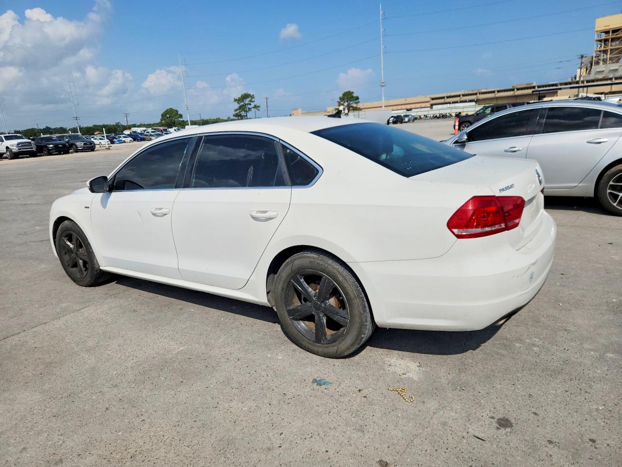 2015 VOLKSWAGEN PASSAT S — снимка 2