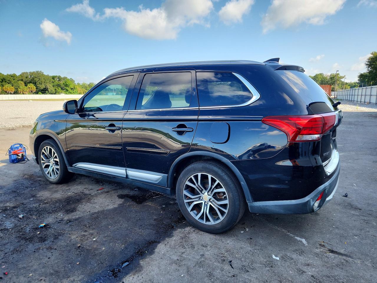 2017 MITSUBISHI OUTLANDER SE — снимка 2