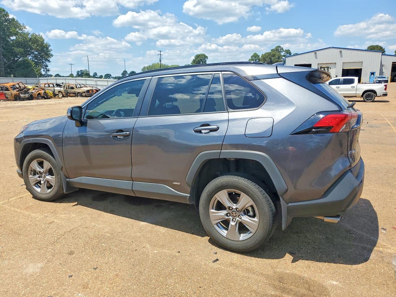 2023 TOYOTA RAV4 HYBRID XLE — снимка 2