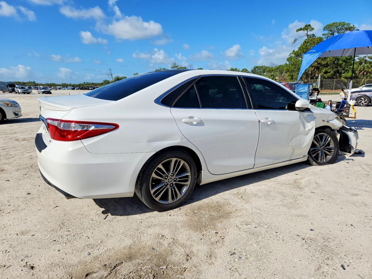 2015 TOYOTA CAMRY SE — снимка 3