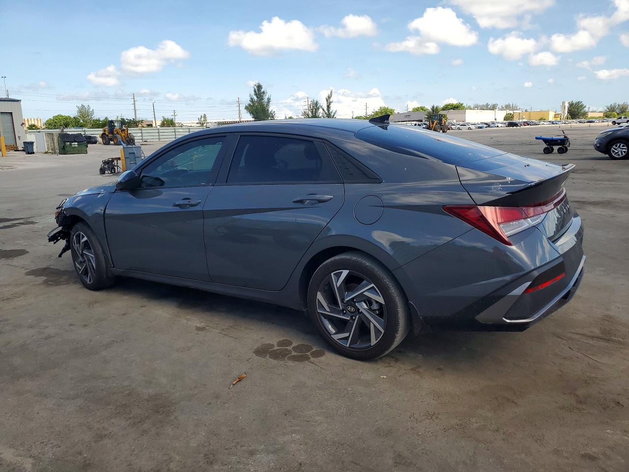 2025 HYUNDAI ELANTRA SEL SPORT — снимка 2