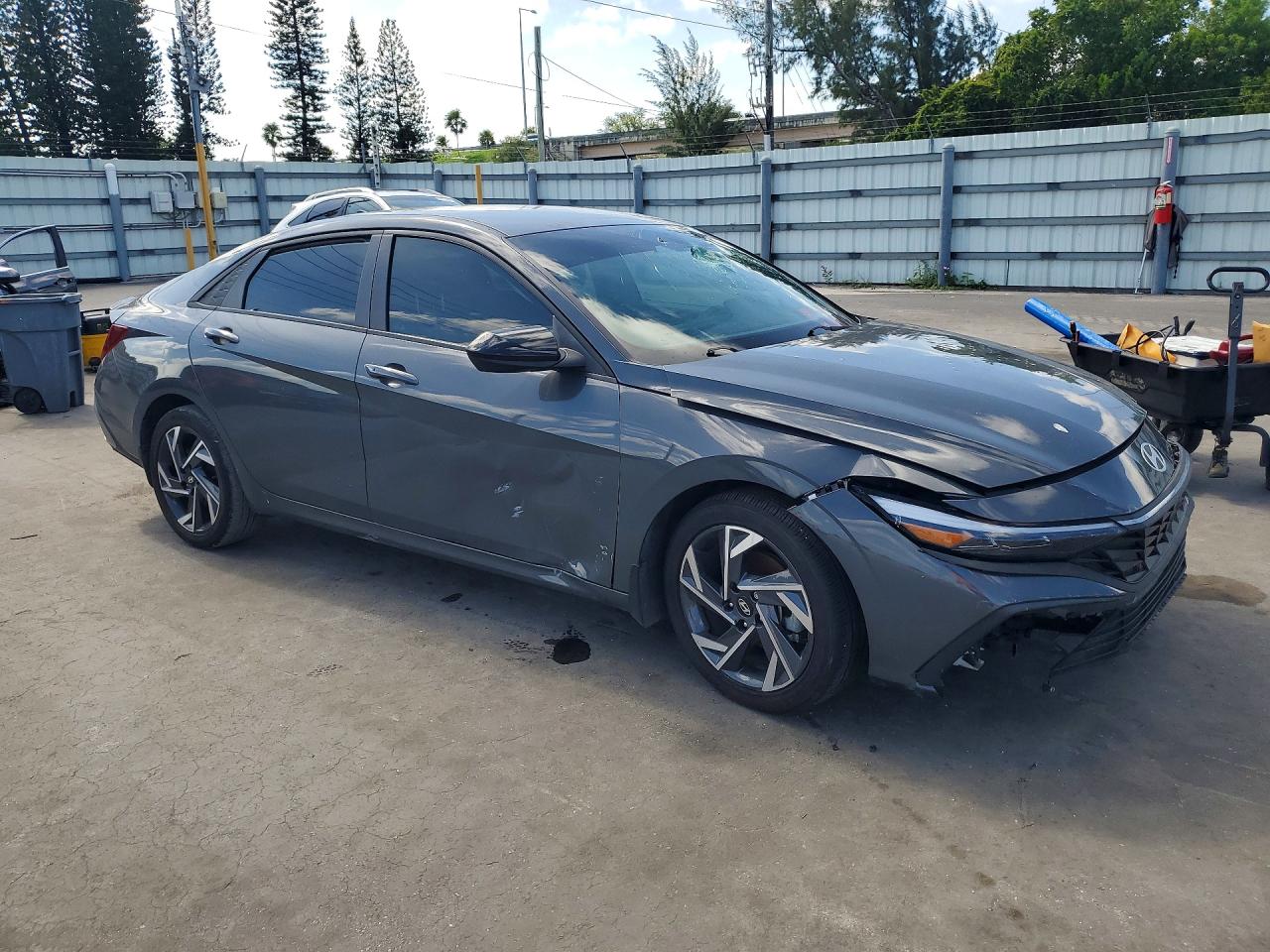 2025 HYUNDAI ELANTRA SEL SPORT — снимка 4