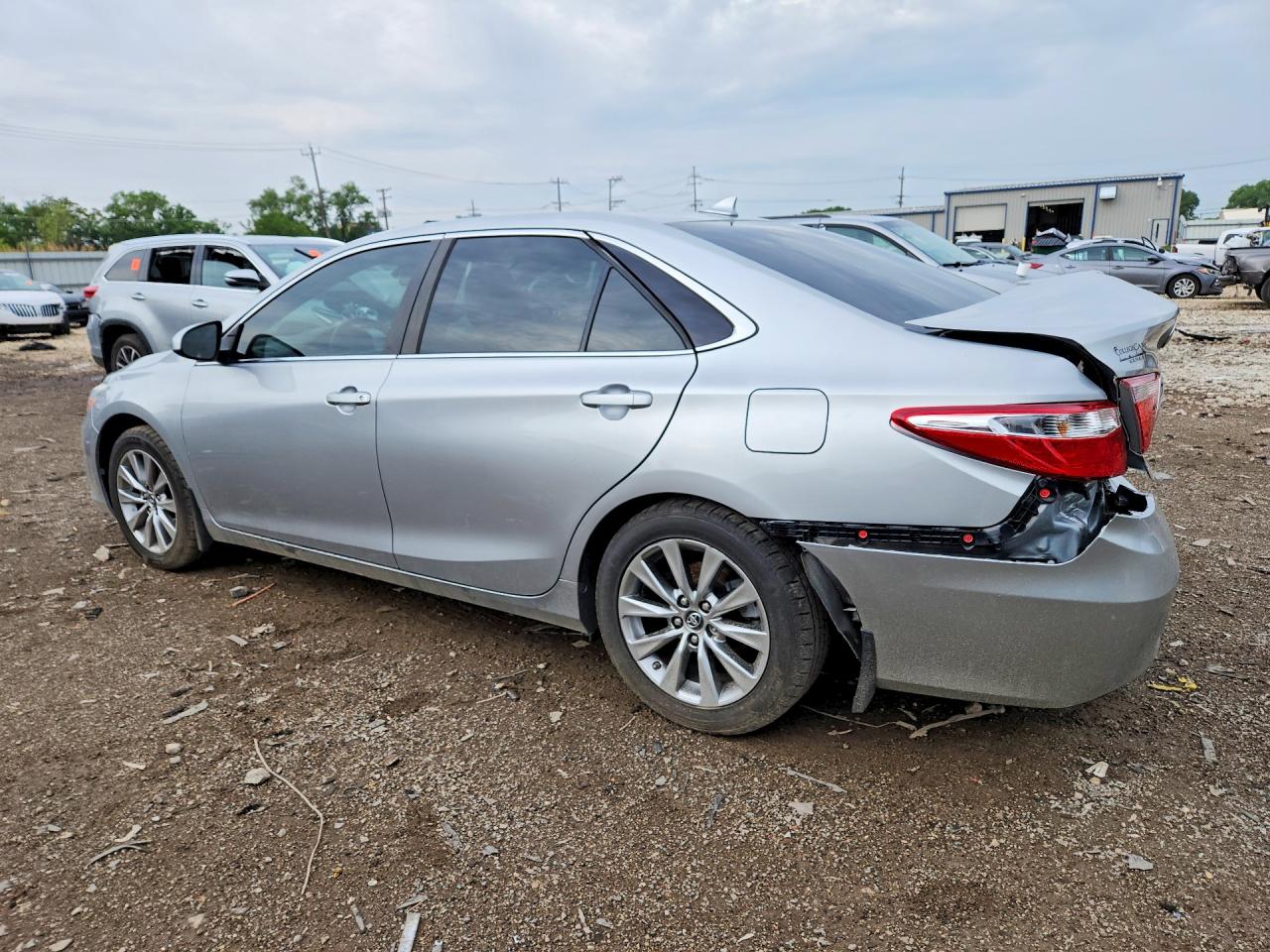 2017 TOYOTA CAMRY XLE — снимка 2
