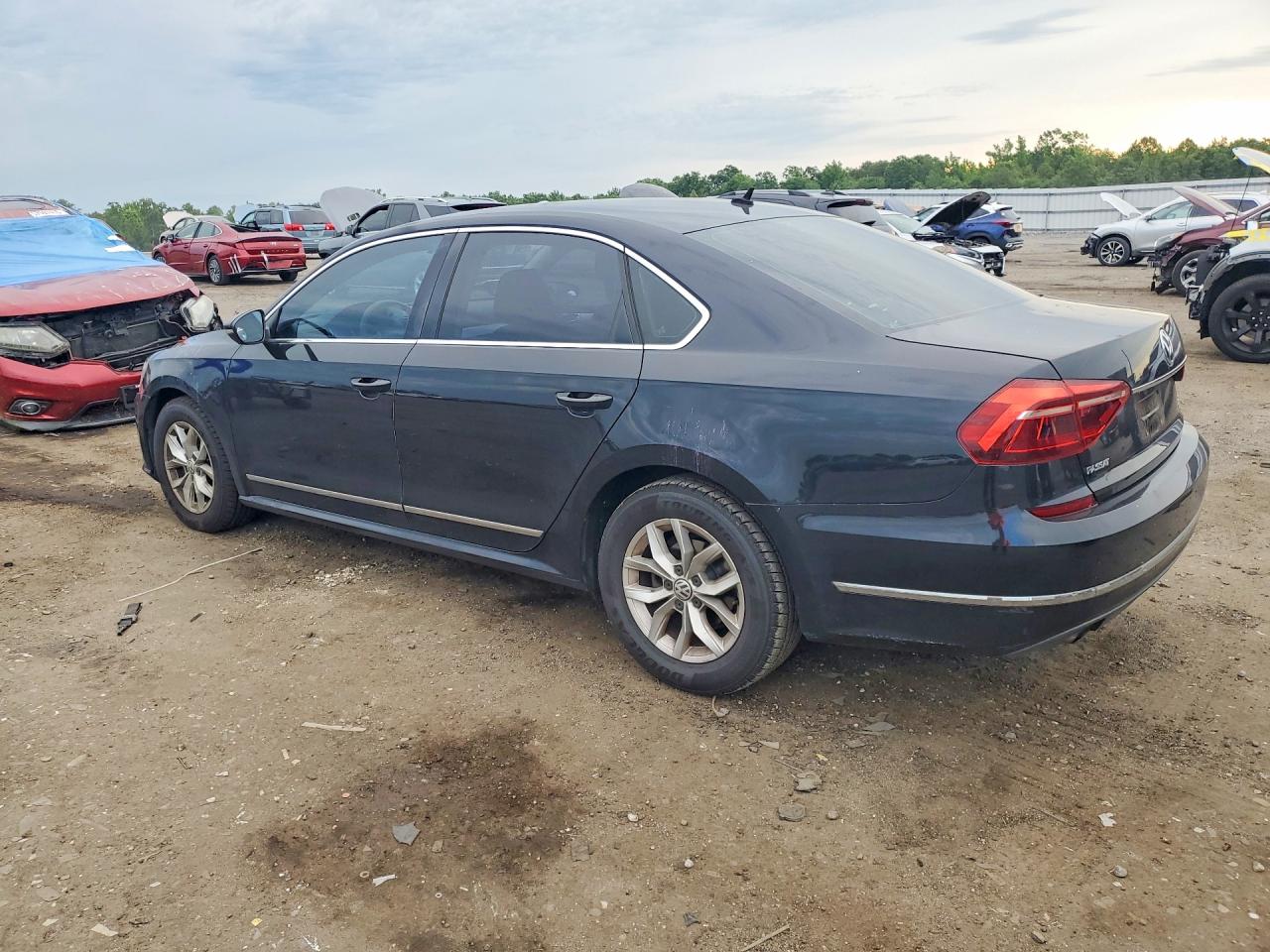 2017 VOLKSWAGEN PASSAT S — снимка 2