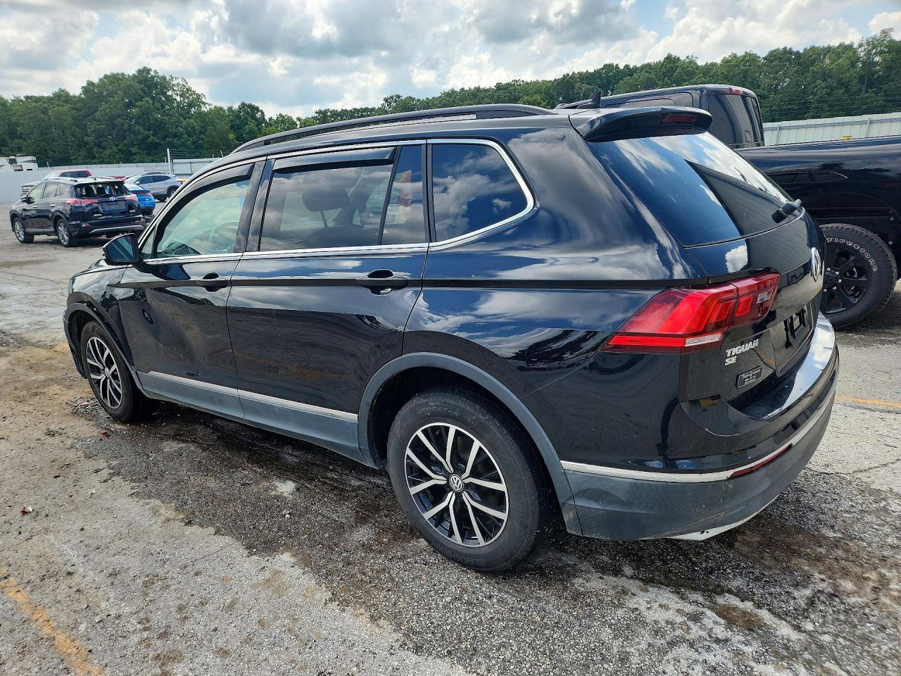 2021 VOLKSWAGEN TIGUAN SE — снимка 2