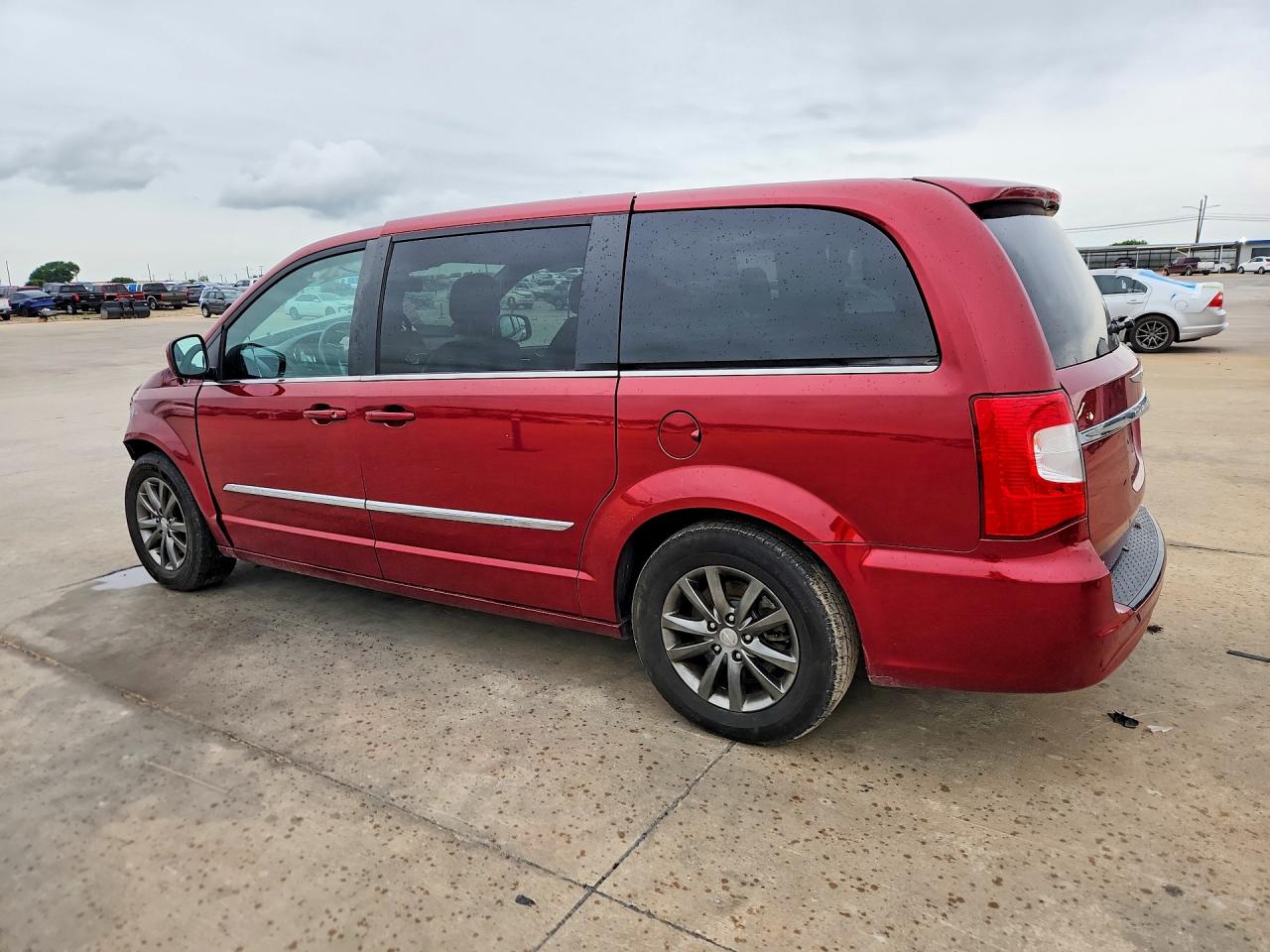 2015 CHRYSLER TOWN & COUNTRY S — снимка 2