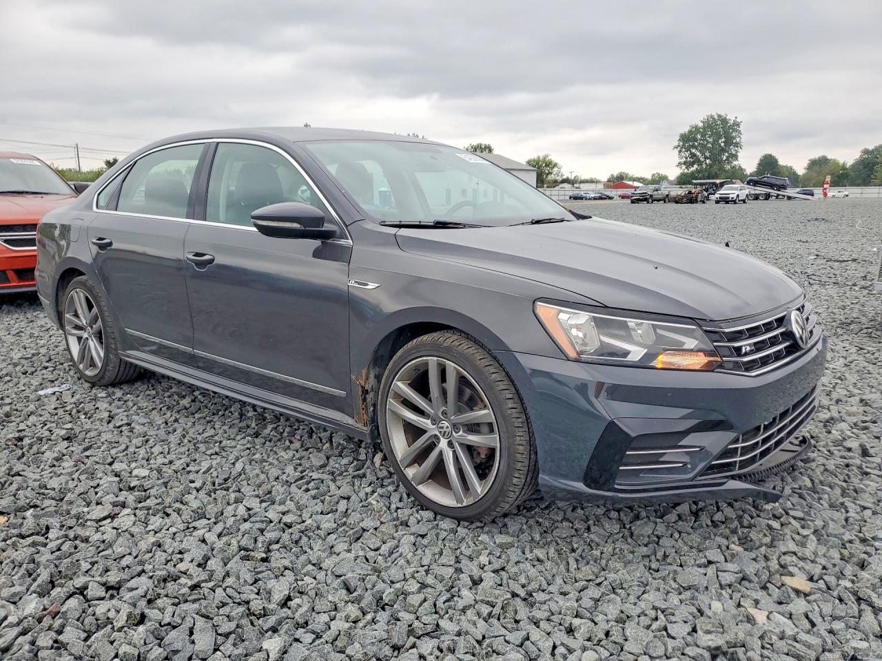 2017 VOLKSWAGEN PASSAT R-LINE — снимка 4
