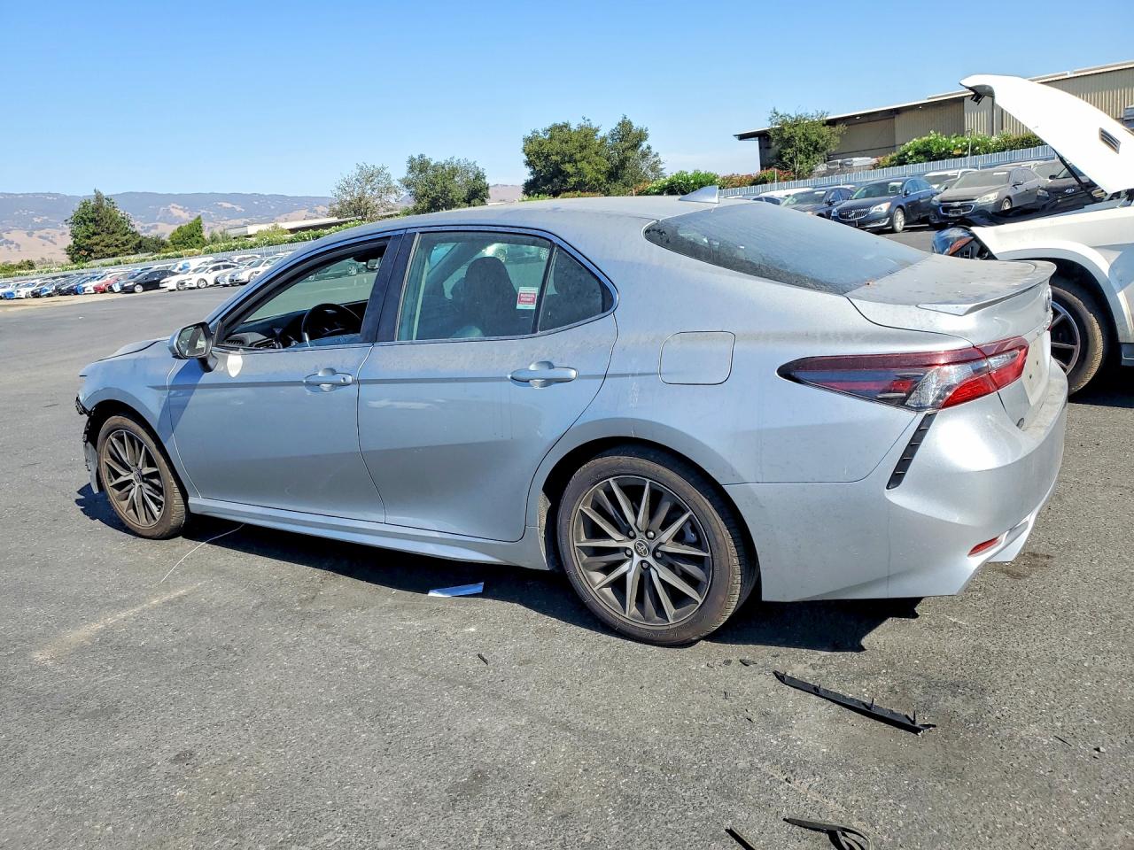 2021 TOYOTA CAMRY SE — снимка 2