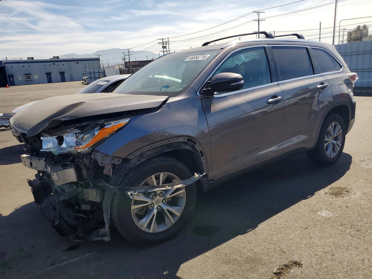 2015 TOYOTA HIGHLANDER XLE