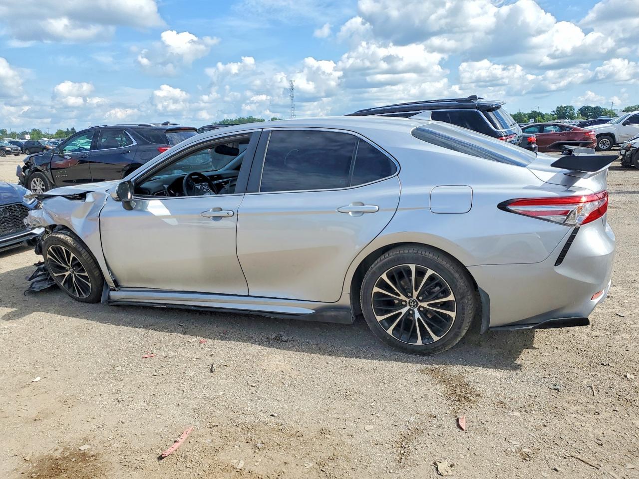 2019 TOYOTA CAMRY L — снимка 2