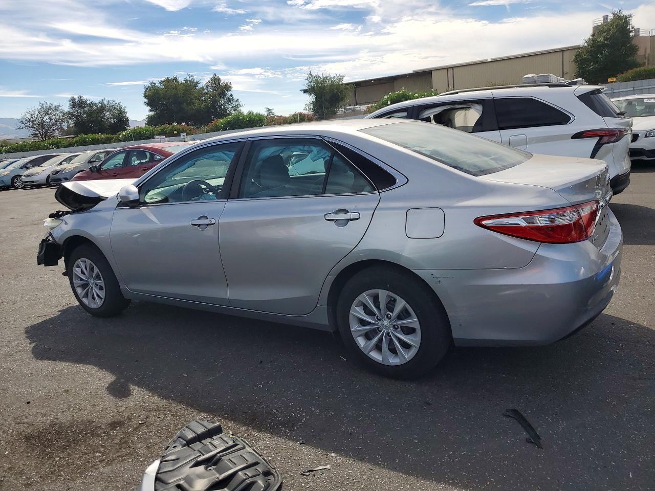 2017 TOYOTA CAMRY LE — снимка 2