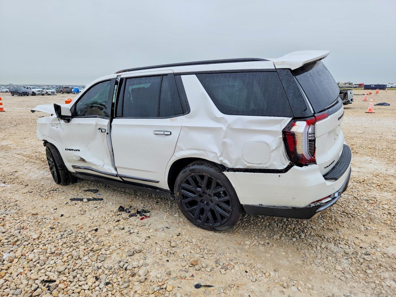 2025 GMC YUKON DENALI ULTIMATE — снимка 2