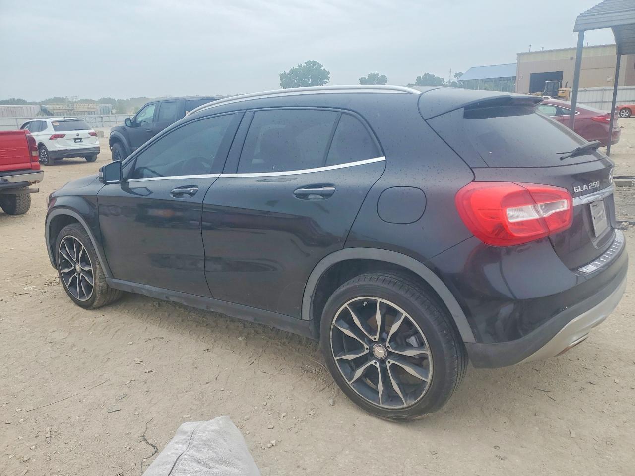 2017 MERCEDES-BENZ GLA 250 4MATIC — снимка 2