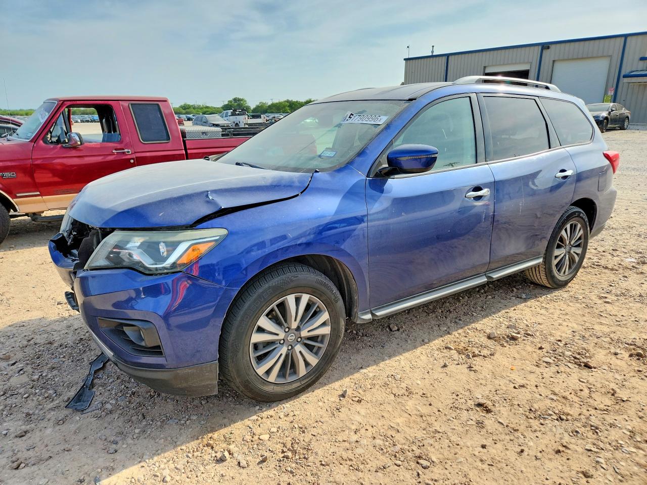 2017 NISSAN PATHFINDER SV