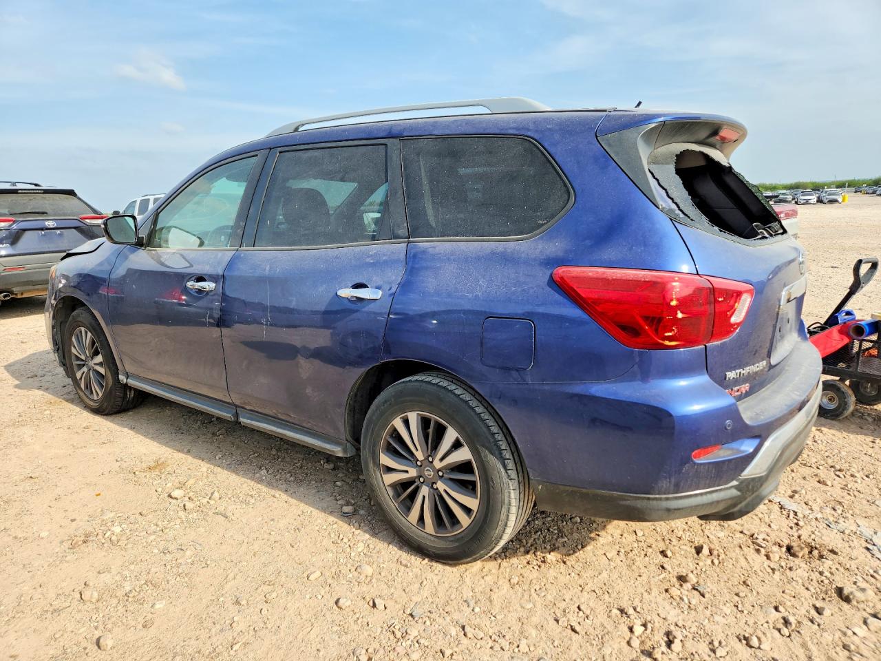 2017 NISSAN PATHFINDER SV — снимка 2