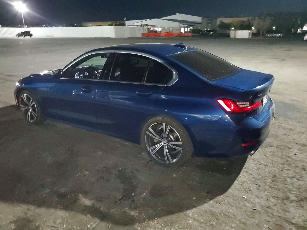2021 BMW 330XI — снимка 2