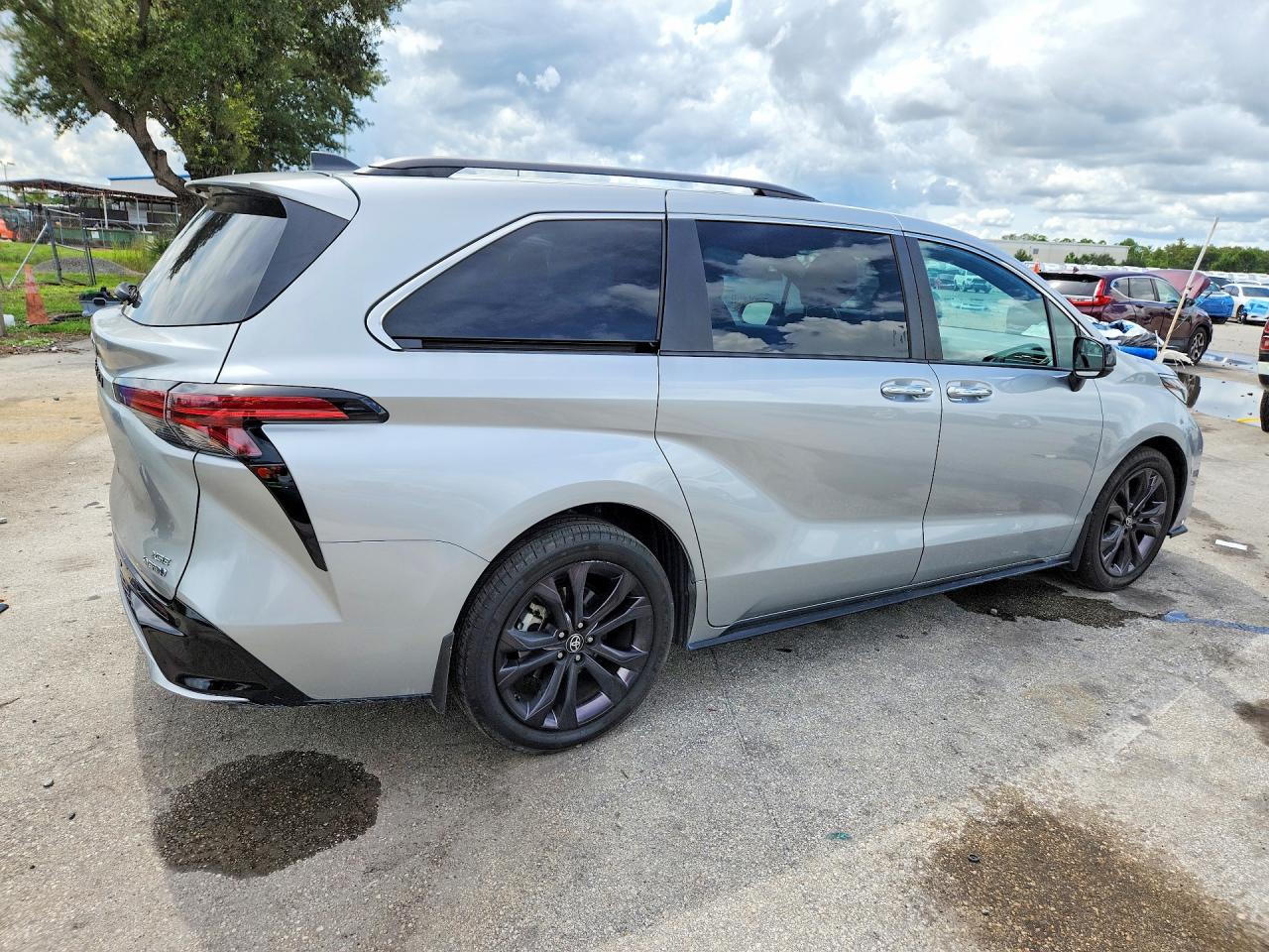 2024 TOYOTA SIENNA XSE — снимка 3