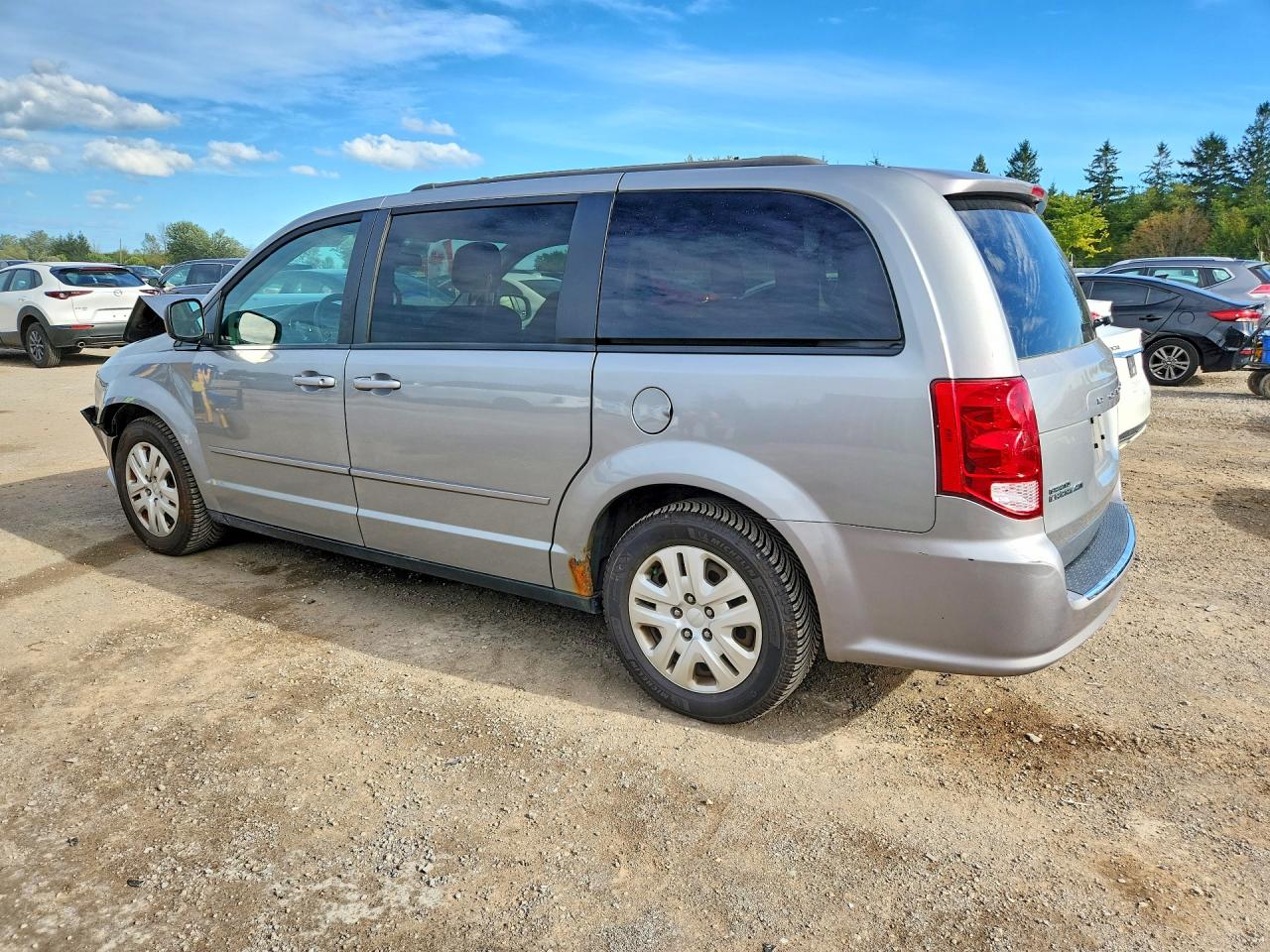 2015 DODGE GRAND CARAVAN SE — снимка 2