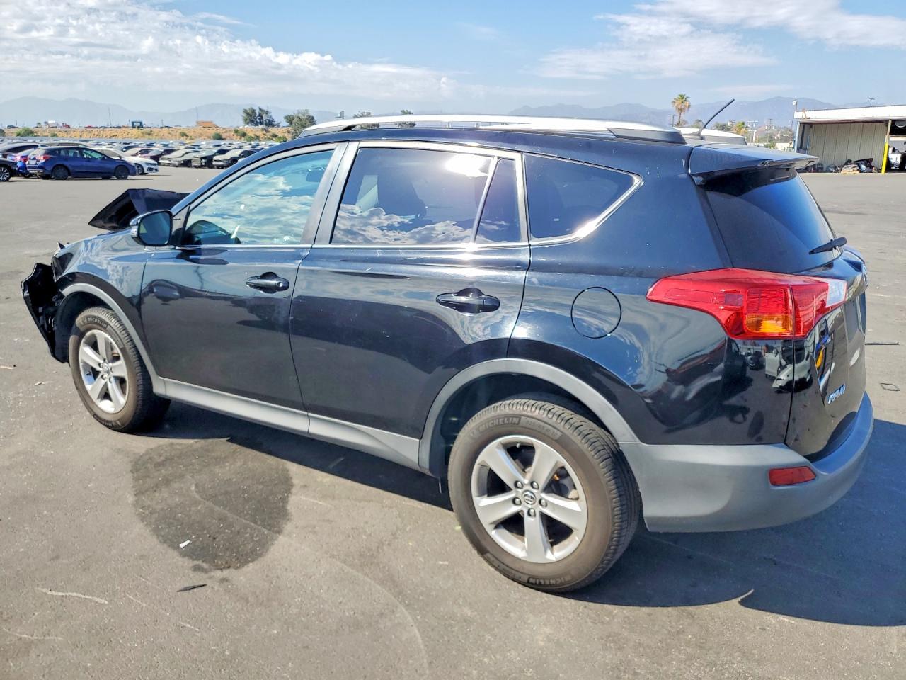 2015 TOYOTA RAV4 XLE — снимка 2