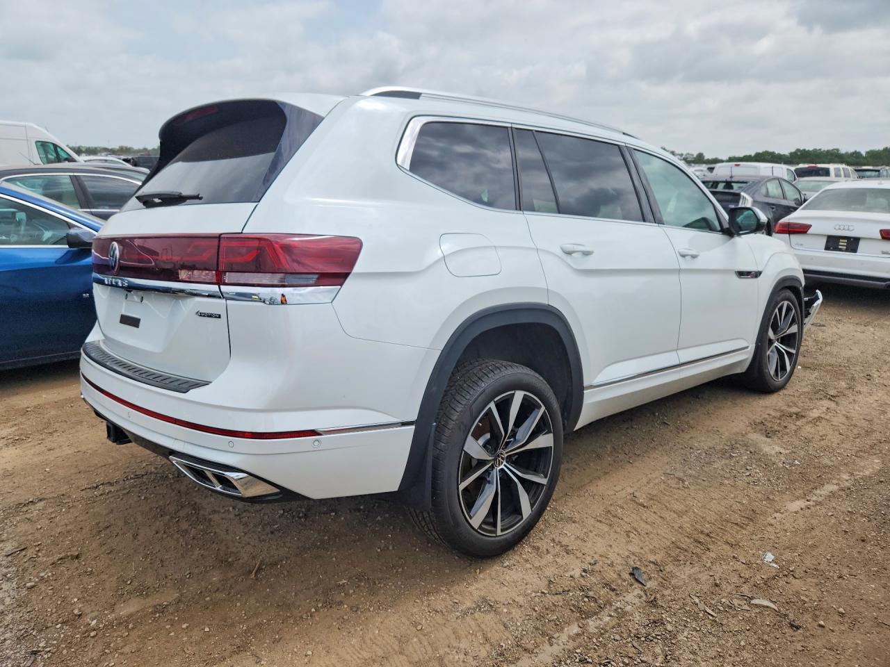2026 VOLKSWAGEN ATLAS SEL PREMIUM R-LINE — снимка 4