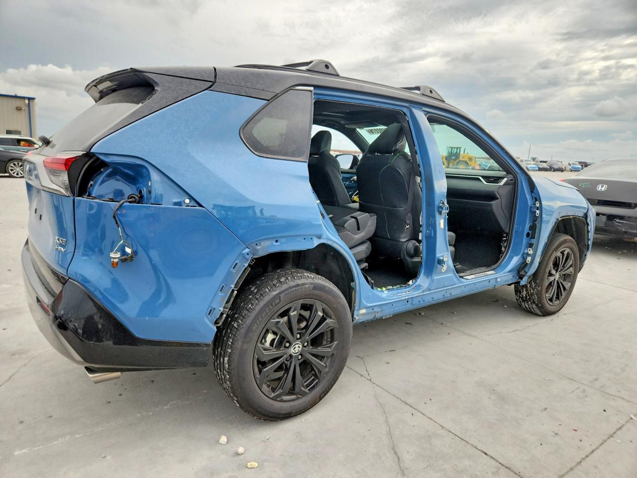 2025 TOYOTA RAV4 XSE — снимка 3