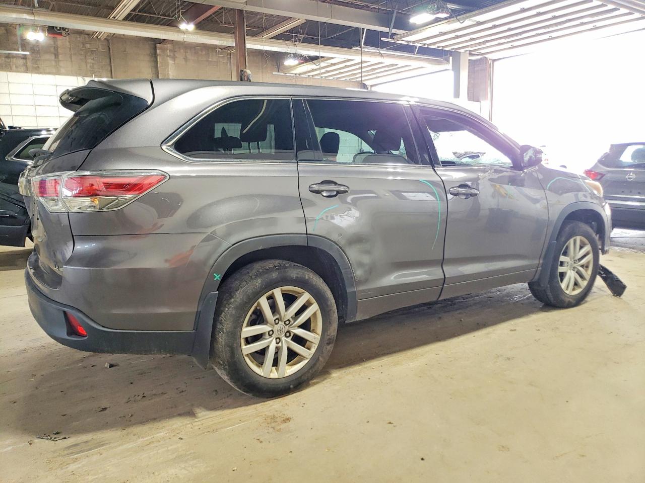 2015 TOYOTA HIGHLANDER LE — снимка 3