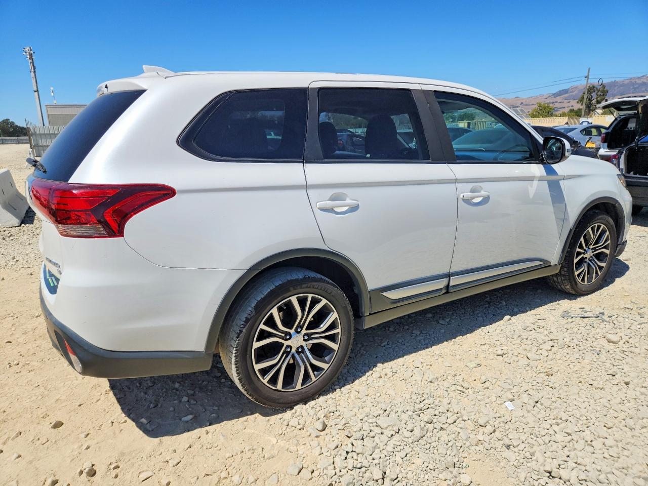 2017 MITSUBISHI OUTLANDER SE — снимка 3