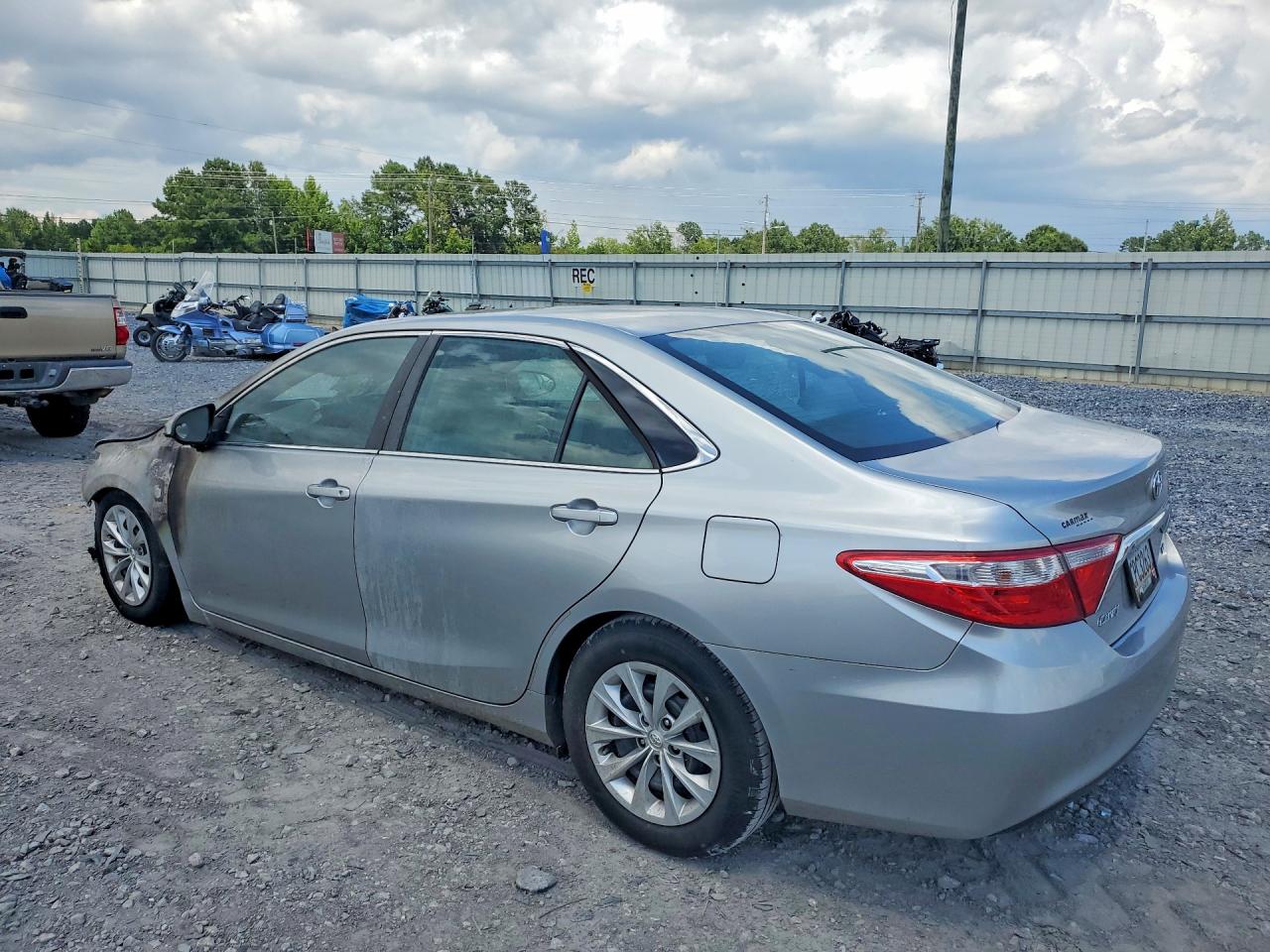 2015 TOYOTA CAMRY LE — снимка 2