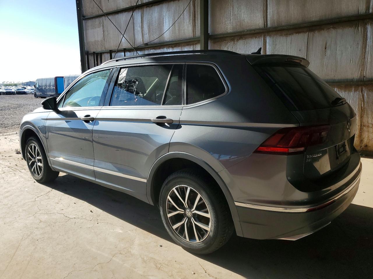 2020 VOLKSWAGEN TIGUAN SE/SEL — снимка 2